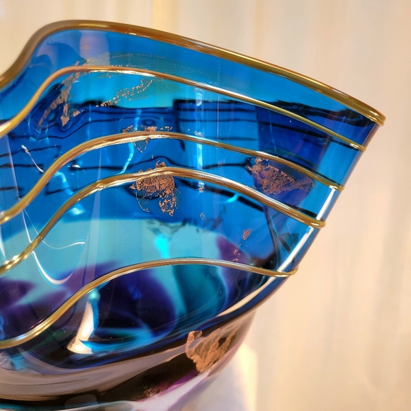 Scott & Laura Curry PNW Art Glass Blue/Gold Large Ruffled Handkerchief Bowl 2002 - Picture 9 of 10